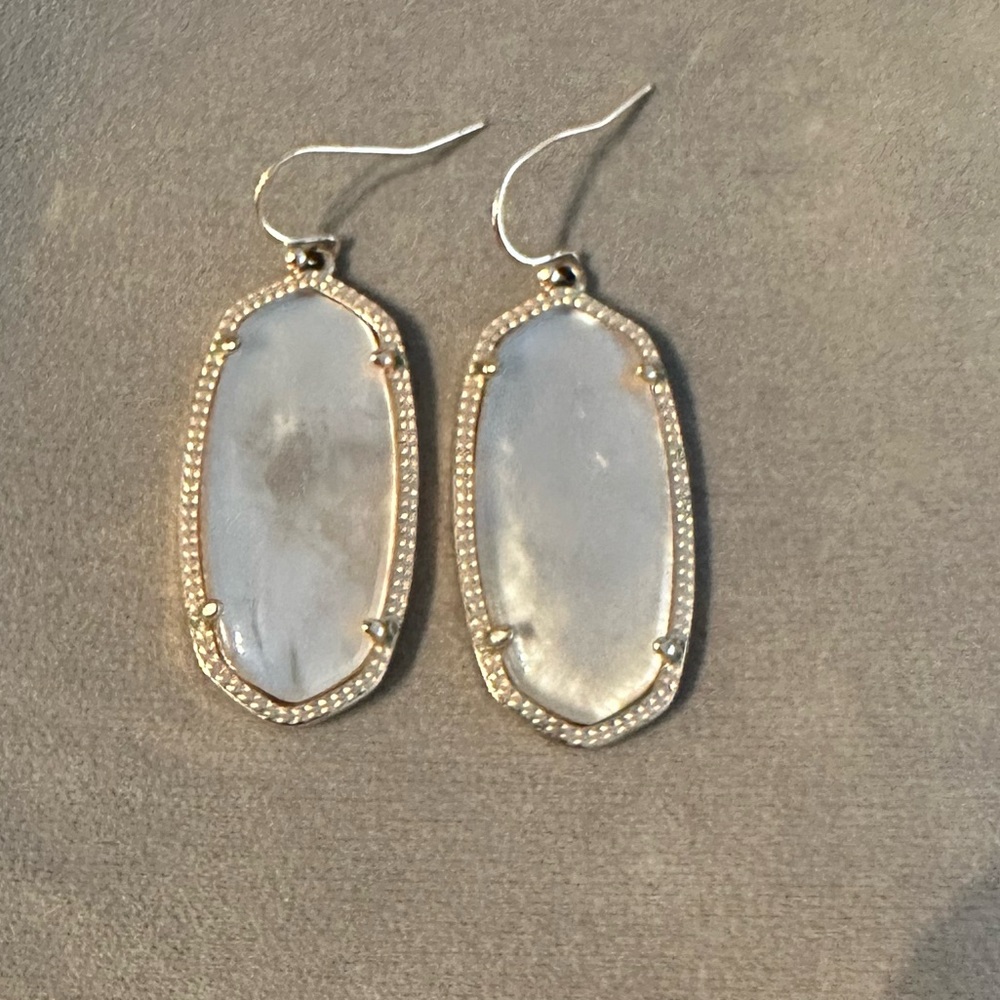 Kendra Scott drop earrings
